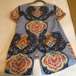 Fun slit-back top
